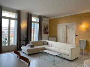 Appartements Menton centre Vue imprenable sur mer et jardin Bioves : photos des chambres