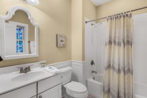 Beach Bungalow, 3 Min Walk to Beach, Golf Cart, 4 bikes, Wagon