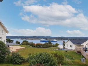 6 person holiday home in Höviksnäs-By Traum