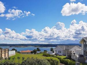 6 person holiday home in Höviksnäs-By Traum