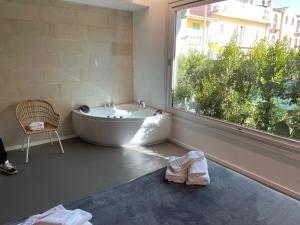Loft Favoloso con piscina img14