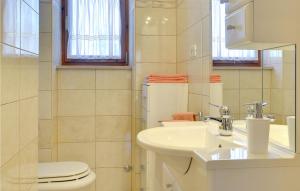 Beautiful Apartment In Rakalj With Wifi