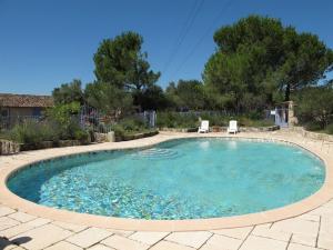 Location, piscine, jardin cloture, animaux acceptes, parking, wifi