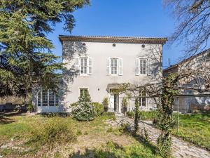 Superb country house with private pool