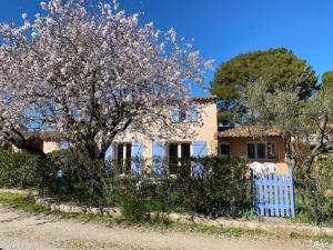 Maisons de vacances Location, piscine, animaux, jardin cloture, parking, var : Maison 2 Chambres - Rosemary