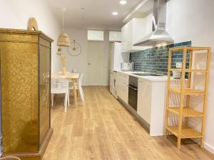 Lovely New apartment 20 minutes from Barcelona center.