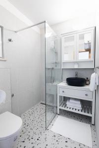 APARTMENT LURI - three-room penthouse apartment - wonderful view of the sea - 100 metres from the beach - 10 minutes from Supetar ferry port - free secured parking - facilities nearby