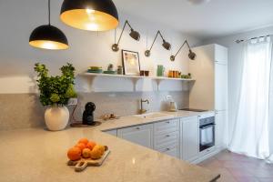 APARTMENT LURI - three-room penthouse apartment - wonderful view of the sea - 100 metres from the beach - 10 minutes from Supetar ferry port - free secured parking - facilities nearby