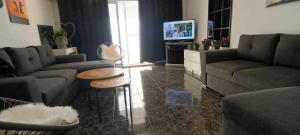 SunRise Den, a pie de playa, vista al mar y piscina