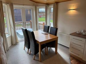 Mandarin Lodge with Hot Tub