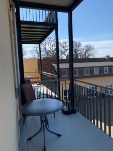 Einraumapartment mit Seeblickbalkon