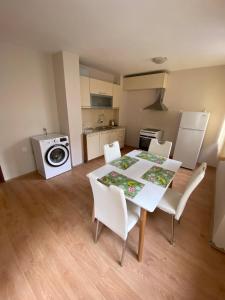 VINTAGE - A Top Centre