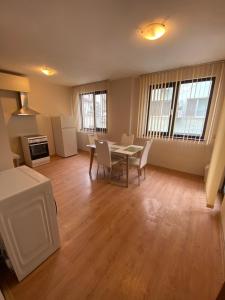 VINTAGE - A Top Centre