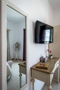 Niriides Luxury Studios