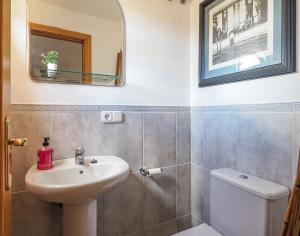 3 Bed Villa - Sleeps 6 - Pool - Garden - Parking