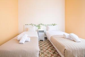 Be barcelona arco del triunfo sunny colors 2