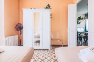 Be barcelona arco del triunfo sunny colors 2