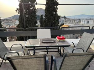 So Athens - Luminous duplex apt in Plaka, Acropolis views