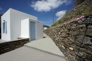 Serifos cozy home with a view