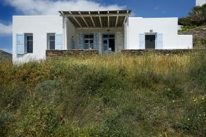 Serifos cozy home with a view