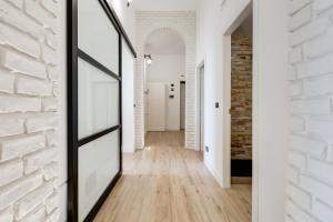 BMGA l Glam Industrial 3-Bed Apartment in Termini