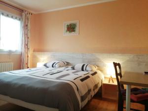 Hotels Hotel Le Poulmic : photos des chambres