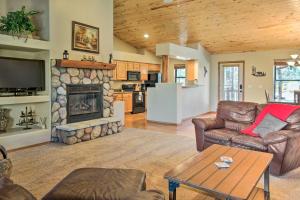 3 Mi to Dtwn Show Low Retreat with 2 Decks