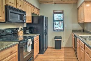 3 Mi to Dtwn Show Low Retreat with 2 Decks