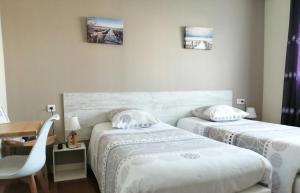 Hotels Hotel Le Poulmic : Chambre Familiale