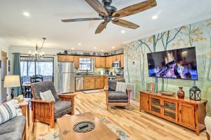 Unwind Fireside: Serene Murphy Escape w/ Hot Tub!