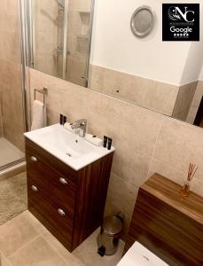 Nutclough Cottage - Log Fire and Valley View - Sleeps 2