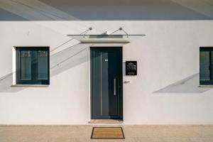 WHome Riverside View Premium Apartment w AC & Terrace