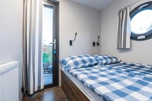 Domek nad jeziorem domek na wodzie przy Hotelu Ognisty Ptak