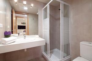 Two-Bedroom Apartment with Terrace room in Charmsuites Paralel