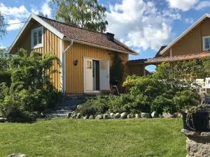 Cozy lodge at horse farm with lake and sauna - Ösmo
