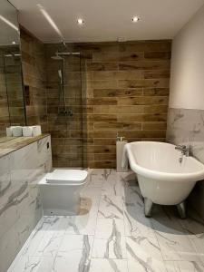 WEST END -Stunning, 2 bedroom, main door flat with private parking