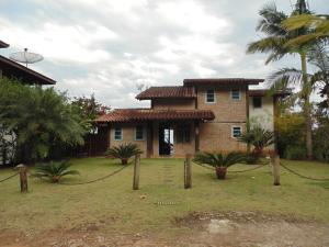 Casa rústica e charmosa em condomínio - Lagoinha