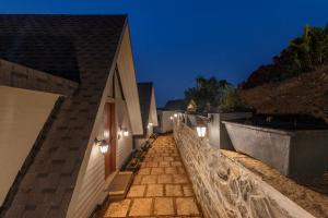 SaffronStays Hillside Harriers - 4 A-frame cottages near Tiger Point Lonavala with balconies and bathtubs