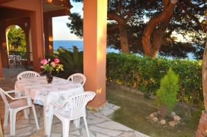 Villa Takis on Pelekas beach, Apartment B with sea view