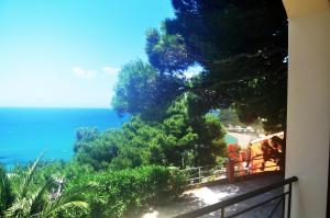 Villa Takis on Pelekas beach, Apartment B with sea view