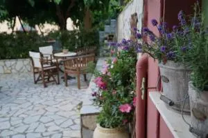 My Home, 2 bedroom house with bbq and garden - Divarata