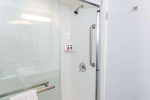 Quadruple Room - Disability Access - Non-Smoking room in Days Inn by Wyndham Ocala West