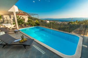 Holiday home Colis With Private Pool