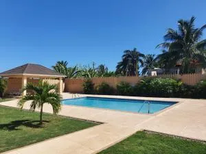 Lovely Ensuite Getaway with Pool - Steer Town