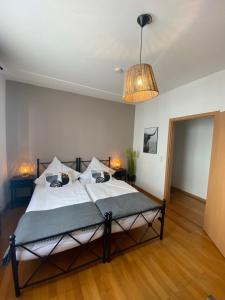 Schlafen über der Whiskybar