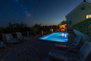 Luxury Villa Paloma Blanca with Heated Pool