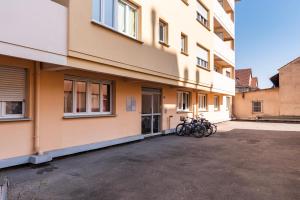 Appartements Petit Cronenbourg - GOLDEN TREE - WIFI - 5 min gare de Strasbourg : photos des chambres