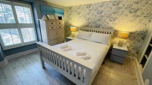 Lily Cottage - Chic yet Traditional with Lovely Garden Space