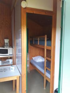 Campings Camping Les Feuilles Chauffailles : photos des chambres