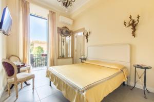 Deluxe Double Room with Balcony room in Rome Charming Suites
